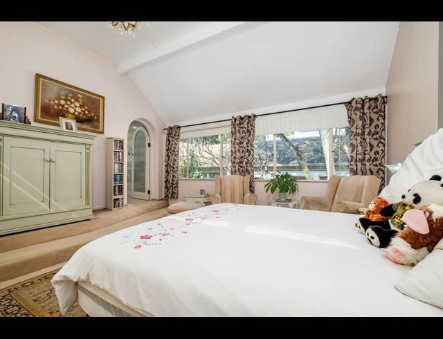 5 BEDROOM HOUSE FOR SALE IN NORTHCLIFF